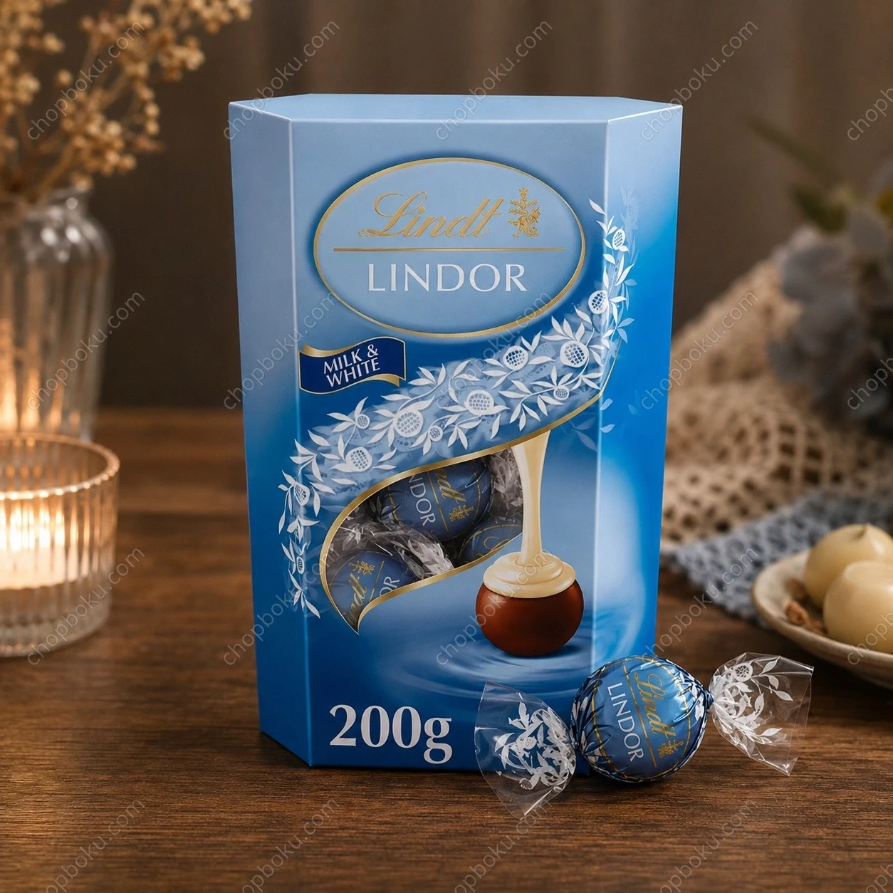 Lindt Lindor Milk & White Chocolate Truffles Box 200g